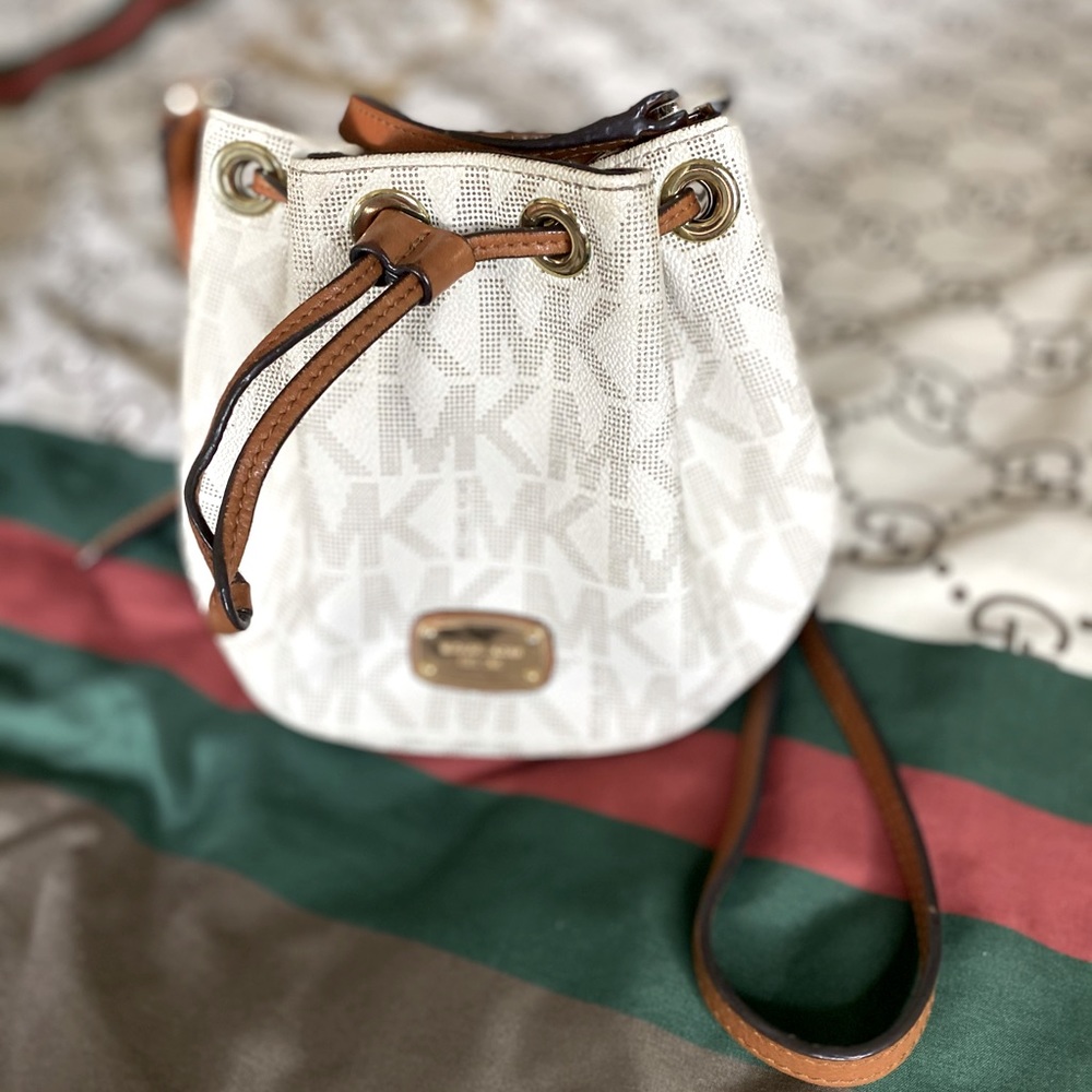 Michael Kors Crossbody 🤎🤍